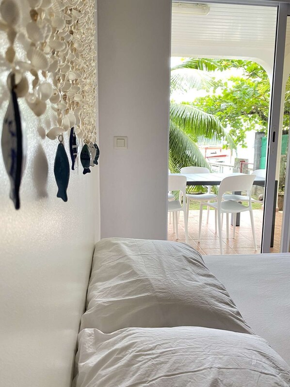 4 bedrooms, iron/ironing board, Internet, bed sheets