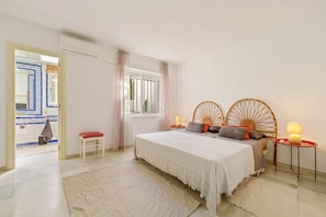 4 habitaciones, tabla de planchar con plancha, wifi y ropa de cama