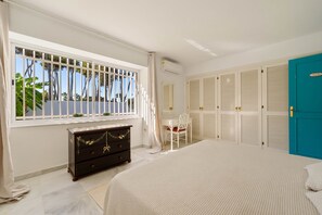 4 habitaciones, tabla de planchar con plancha, wifi y ropa de cama 