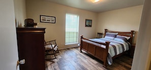 3 bedrooms, desk, iron/ironing board, free WiFi