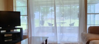 Cozy Country Gateway