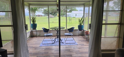 Cozy Country Gateway