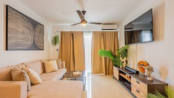 Smart TV, fireplace, stereo