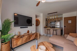 Smart TV, books, stereo