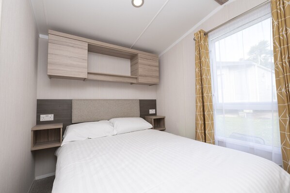 2 bedrooms, bed sheets