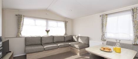 Mobile Home | Living room