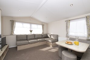 Mobile Home | Living room