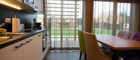 Mobile Home | Private kitchen | Highchair