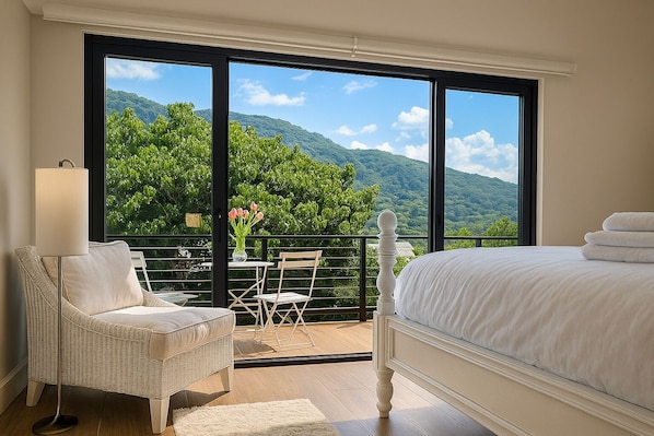 Suite estudio Deluxe, 1 cama de matrimonio grande, no fumadores, vistas a la montaña | Ropa de cama de alta calidad, edredones de plumas, decoración individual
