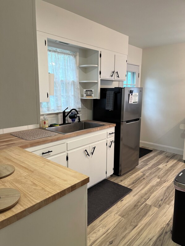 雪櫃、微波爐、焗爐、爐具