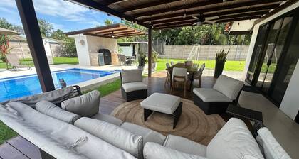 Casa Veranera – Family Retreat with Private Pool, 20 min from Manuel Antonio