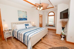 6 bedrooms, desk, iron/ironing board, free WiFi