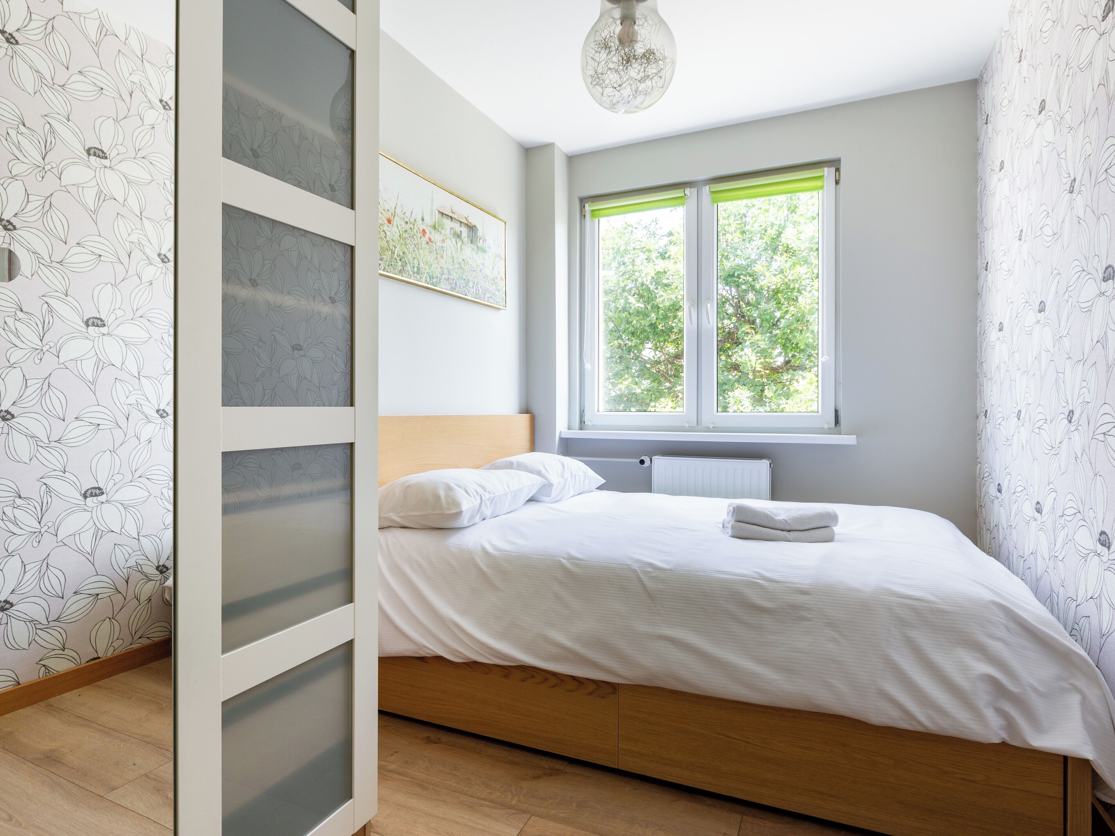 2 多间卧室、熨斗/熨衣板、WiFi、床单