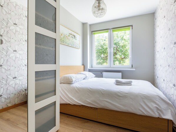 2 bedrooms, iron/ironing board, WiFi, bed sheets