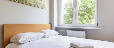 2 bedrooms, iron/ironing board, WiFi, bed sheets