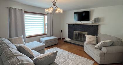 Remodeled 3 Bedroom 1 & 1/2 bath on Veterans Pkwy Jeffersonville close to I-65.