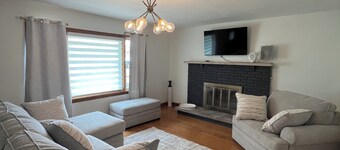 Remodeled 3 Bedroom 1 & 1/2 bath on Veterans Pkwy Jeffersonville close to I-65.