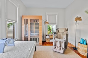 2 bedrooms, free WiFi, bed sheets - Cardinal Retreat | Your Coastal Relaxation Haven (Galveston)