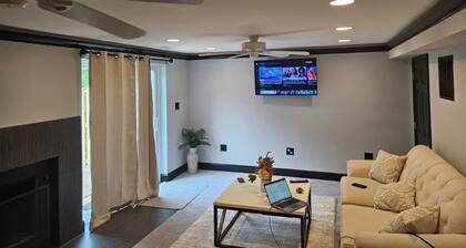 Charming 1-bedroom condo in Sterling with AC ,fast wifi and private gate