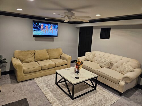Charming 1-bedroom condo in Sterling with AC ,fast wifi and private gate
