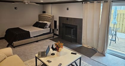 Charming 1-bedroom condo in Sterling with AC ,fast wifi and private gate