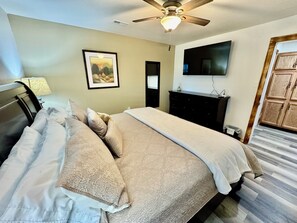 3 habitaciones, tabla de planchar con plancha y cuna de viaje 