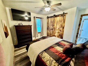 3 soverom, strykejern/-brett, reiseseng for barn og wi-fi (inkludert)