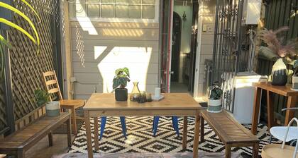Entertainer. 2BR Darlinghurst Outdoor Sun Park x2 cars.