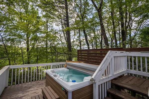 Outdoor spa tub