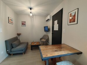 TV - Le Collonges, PRM eco-container, Dordogne Valley (SOUILLAC)