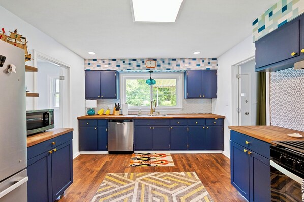 Mikrowelle, Ofen, Herdplatte, Geschirrspüler