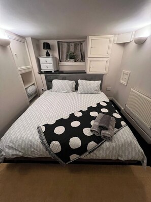 4 slaapkamers, een strijkplank/strijkijzer, wifi, beddengoed