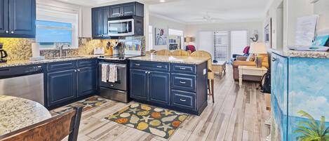 Frigorífic, microones, forn i placa de cuina