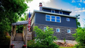 Exterior - The Crossmon House (Alexandria Bay)