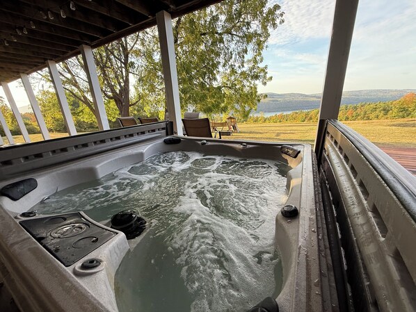 Outdoor spa tub