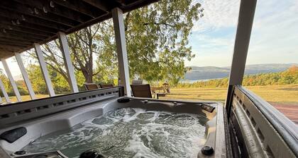 Fabulous 6-bedroom house with gorgeous Keuka Lake views in charming Hammondsport