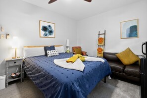 2 habitaciones, escritorio, tabla de planchar con plancha y wifi 