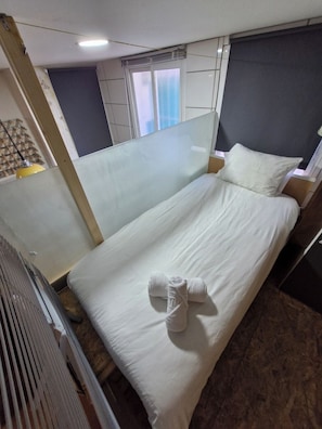 3 chambres, fer et planche à repasser, Wi-Fi, draps fournis