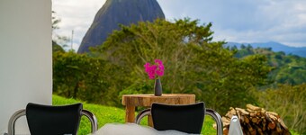 Casa Avril by Johnson