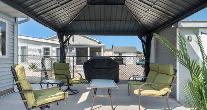 New Family Lagoon Rental w/ Beach and Kids Gear, Outdoor Shower, Kayaks and Fun