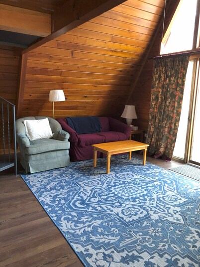 Quaint 2-bedroom waterfront Aframe cabin