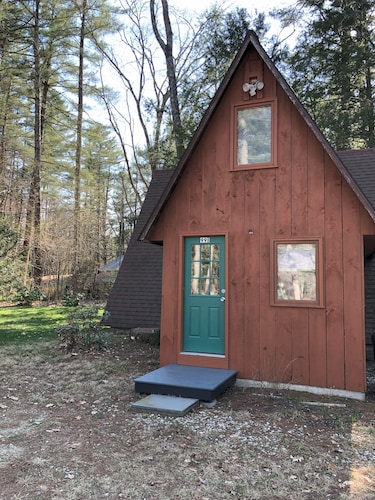 Quaint 2-bedroom waterfront A Frame cabin