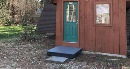 Quaint 2-bedroom waterfront A Frame cabin