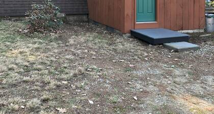 Quaint 2-bedroom waterfront A Frame cabin