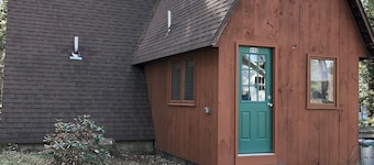 Quaint 2-bedroom waterfront A Frame cabin