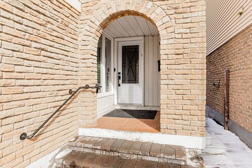 🏡 Modern 1-Bedroom 1-Bath Basement Apartment for Rent @ Glen Shields, Vaughan