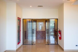 Lobby - Alaya Stays By Elivaas Eternal Oasis - Gurgaon (Gurugram)