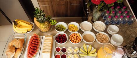 Daily buffet breakfast (PEN 21 per person)