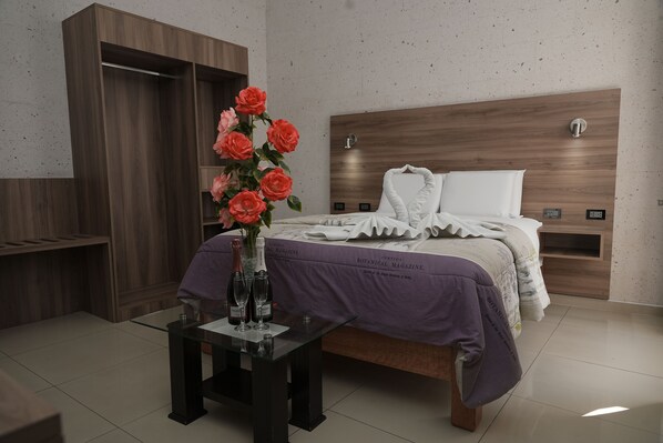 Bureau, espace de travail pour ordinateur portable