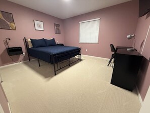3 bedrooms, desk, free WiFi, bed sheets